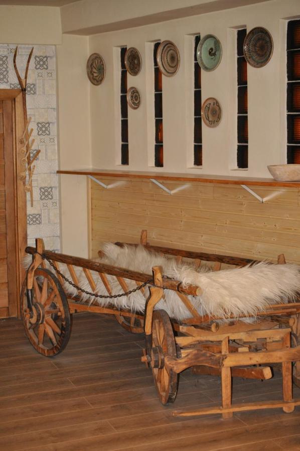 Casa Romaneasca Curtea de Argeş Esterno foto